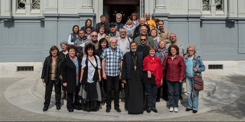 Църковният хор пред Желязната църква в Истанбул, 15 април 2018 г.